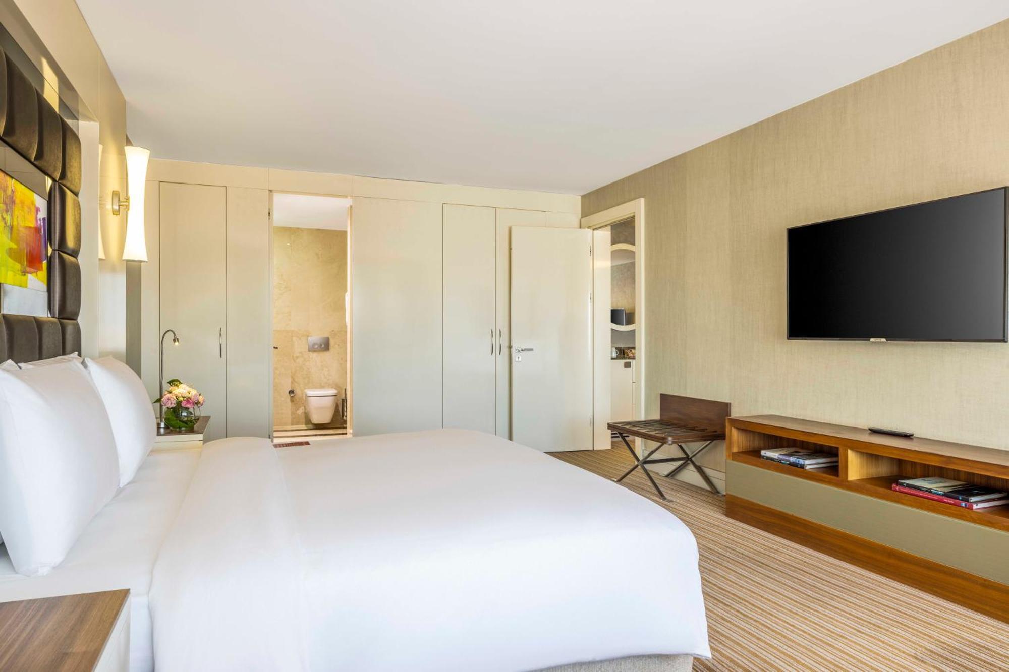 Executive King Suite Smoking