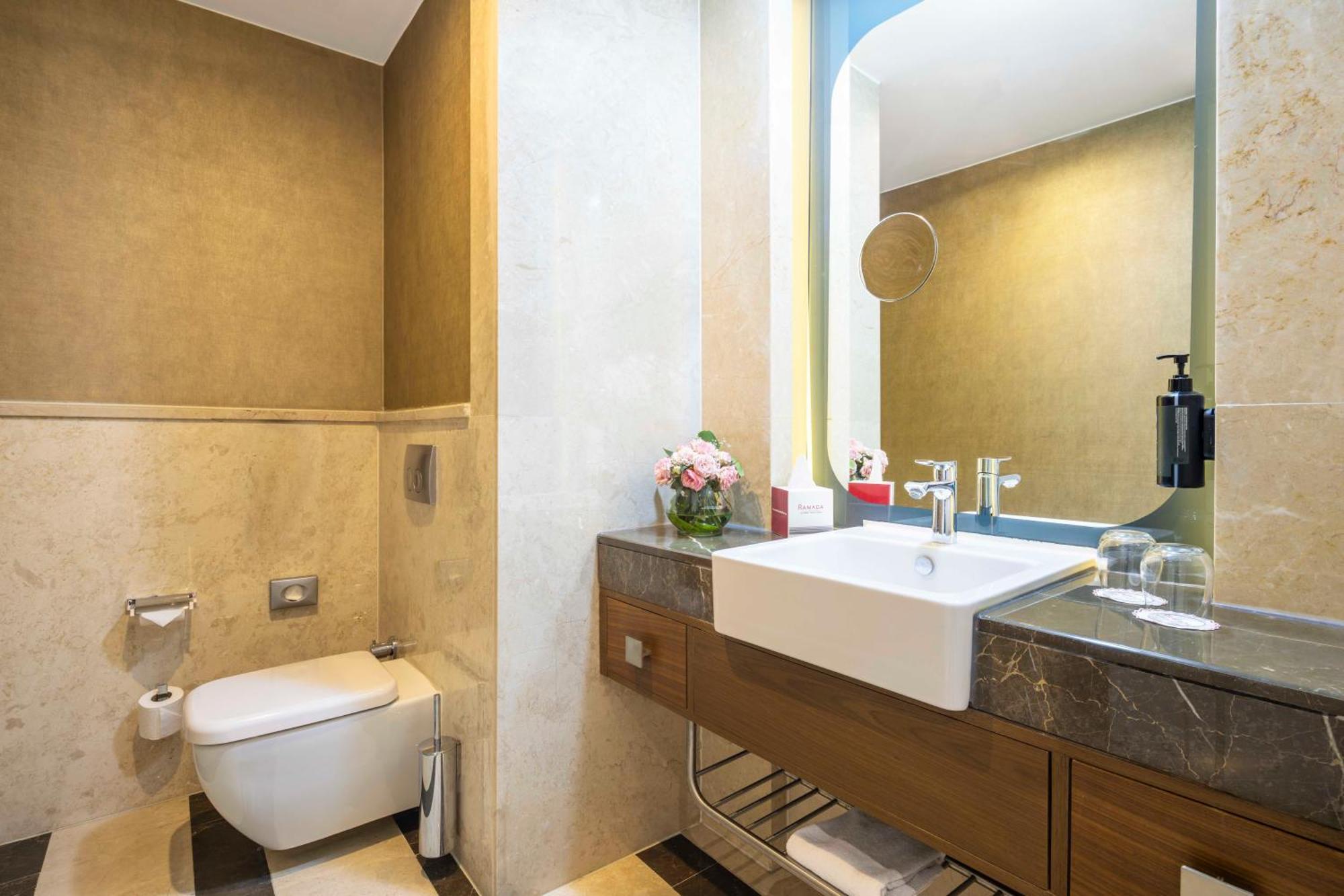 Executive Twin Suite Smoking