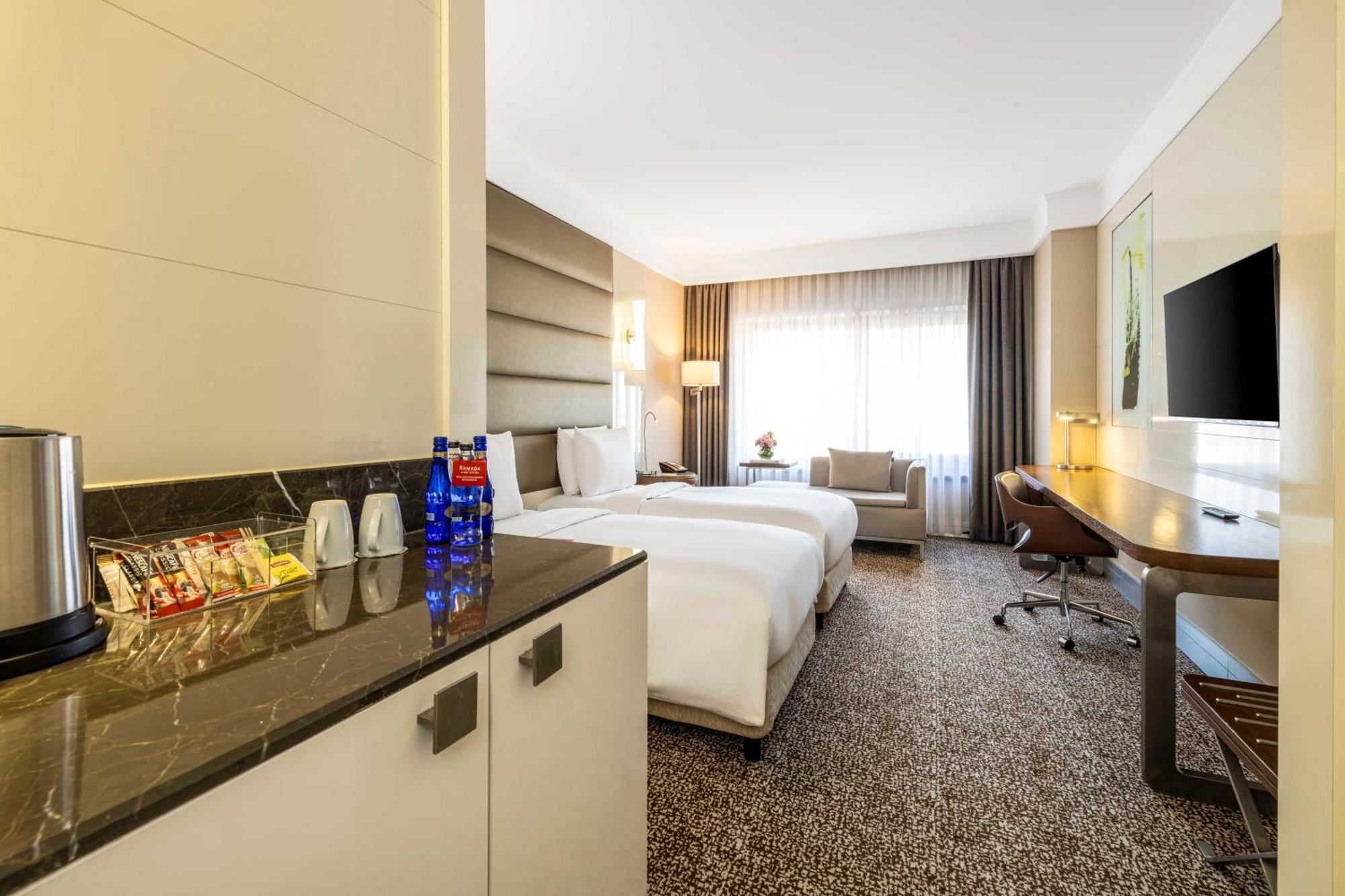 Deluxe Twin Room Accessible or Non-Smoking