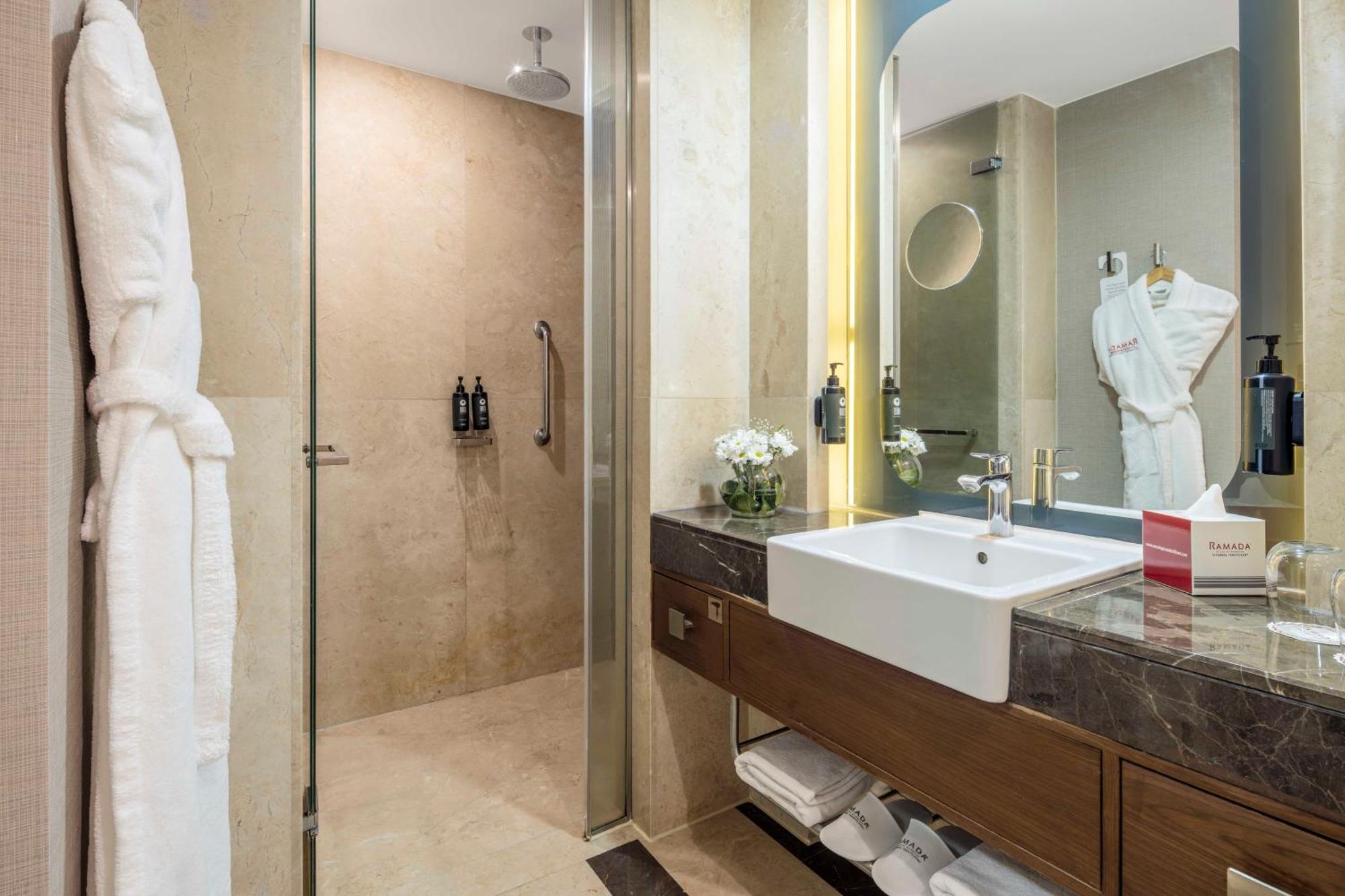 Deluxe Double King Room Smoking