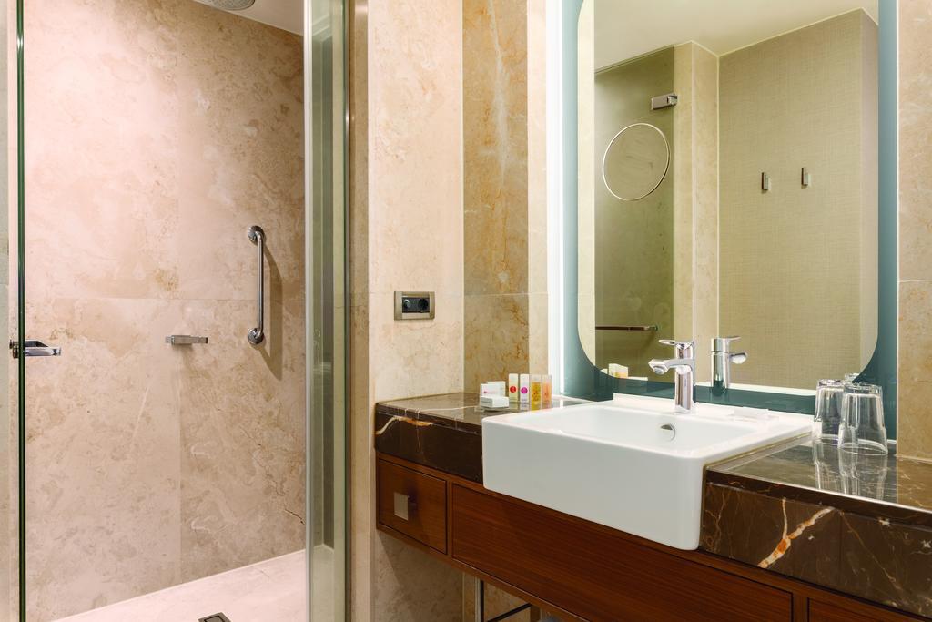 Deluxe Twin Room Accessible or Non-Smoking